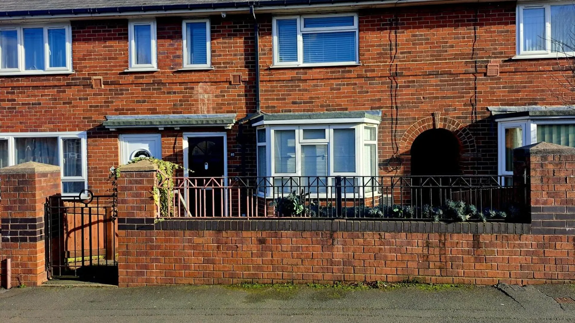 Cozy 2Br Home Leeds Free Parking & Wifi Pets Welcome شقة ليدز