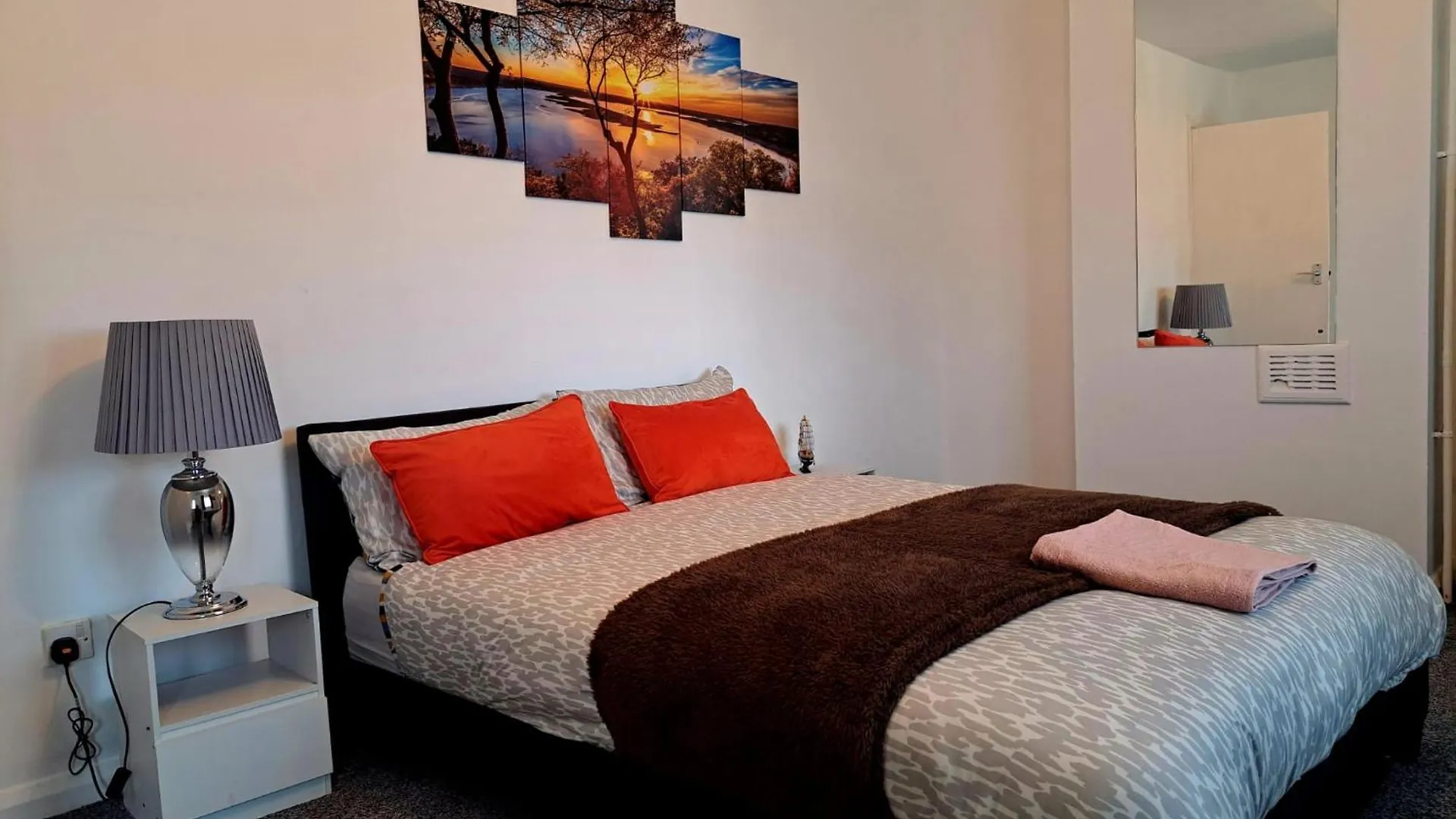 شقة Cozy 2Br Home Leeds Free Parking & Wifi Pets Welcome المملكة المتحدة